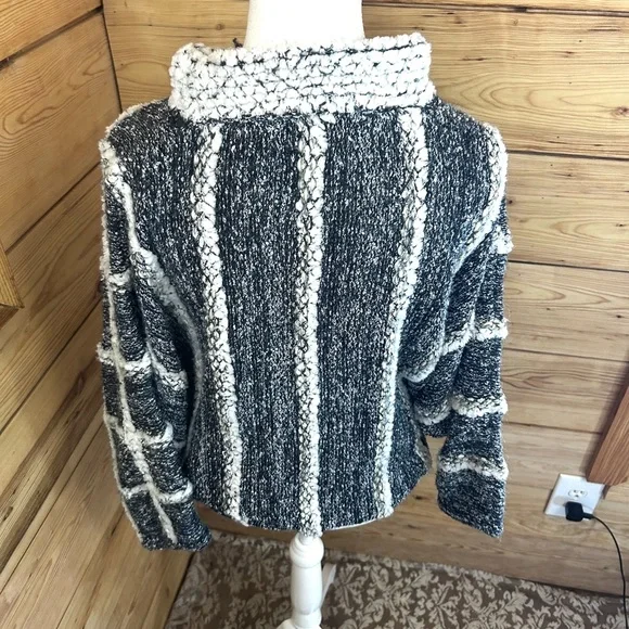 Vintage Sweater Women’s Medium Black‎ White Turtleneck Sweater Cowl Retro Y2K - Picture 8 of 9